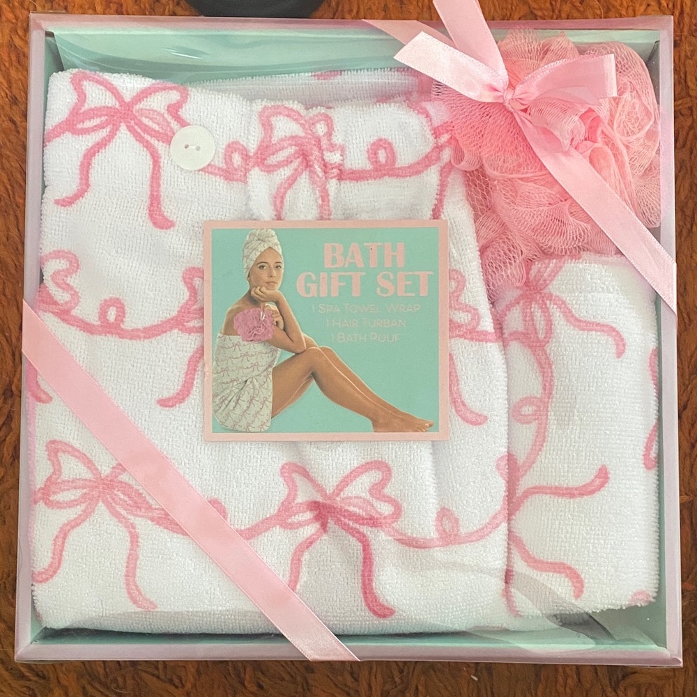 Pink and White Bath Gift Set